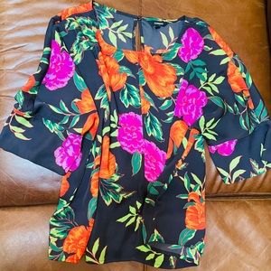 Express Floral blouse • Worn once • size Large